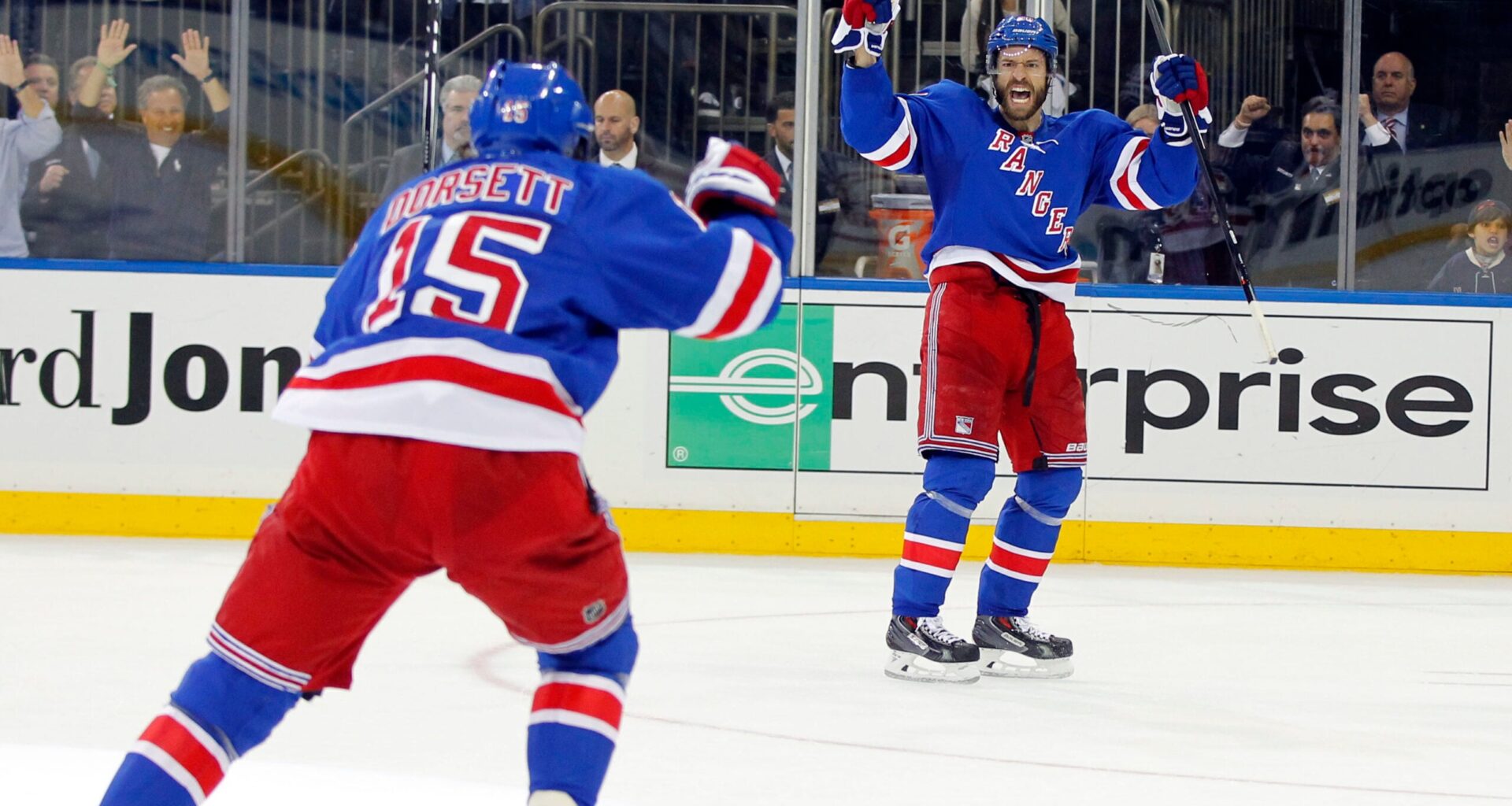 Former Rangers center recalls goal that made him feel 'like 1' with MSG fans
