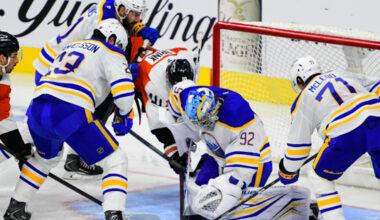 Flyers score three in less than a minute in 5-2 win over Sabres