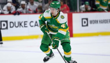 Minnesota Timberwolves forward Julius Randle (30) brings the ball upcourt against the Golden State Warriors during the third quarter at Chase Center.