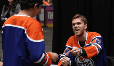Memorable times at the Edmonton Oilers autograph session