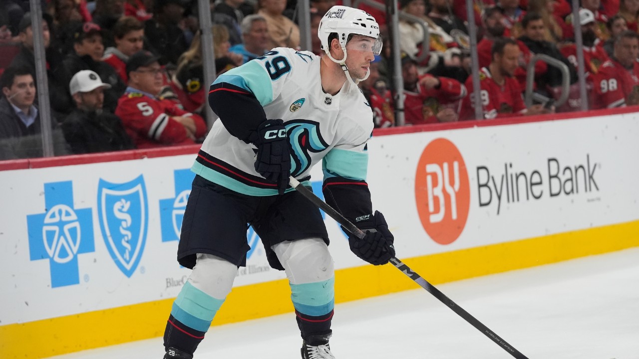 Kraken's Vince Dunn injured on big hit vs. Ducks