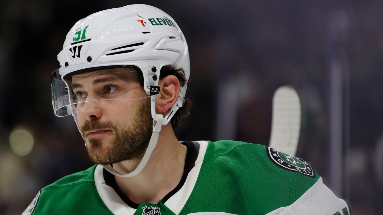 Stars' Tyler Seguin has surgery for torn ACL, recovery timeline uncertain