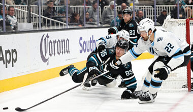 Smith scores 2 more, Sharks cruise past Mammoth