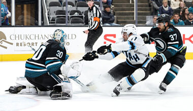 Smith scores double as Sharks ease past Utah, 6-3
