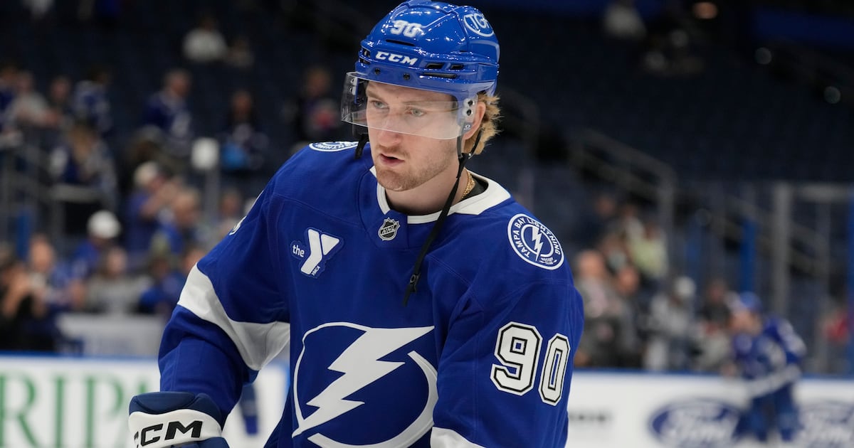 Tampa Bay Lightning, J.J. Moser reach eight-year extension