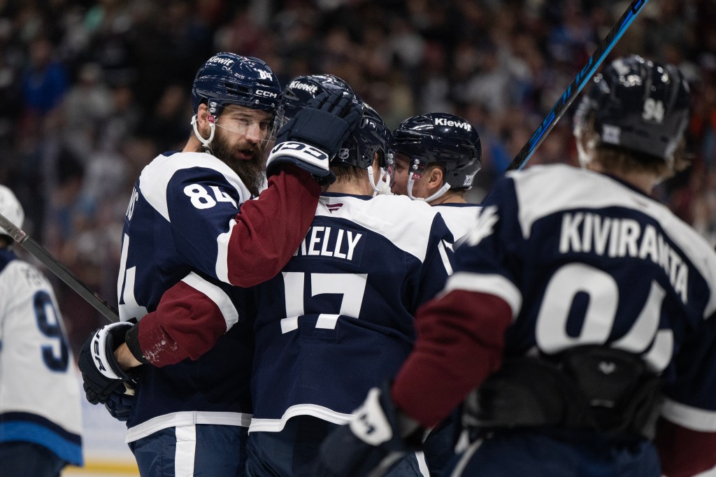Avs' home heater continues as Colorado beats Winnipeg 3-2
