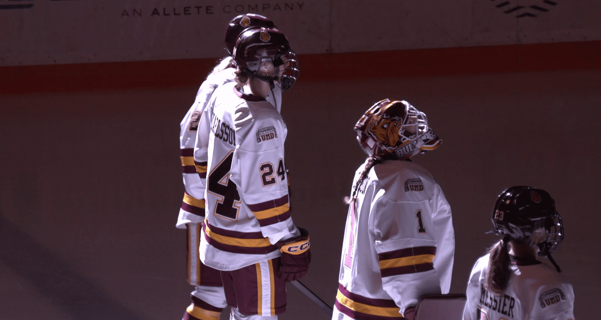 UMD men's, women's hockey move up in national polls