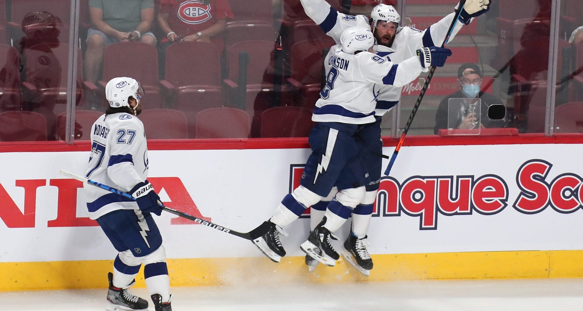 Lightning Extend Depth Defenceman