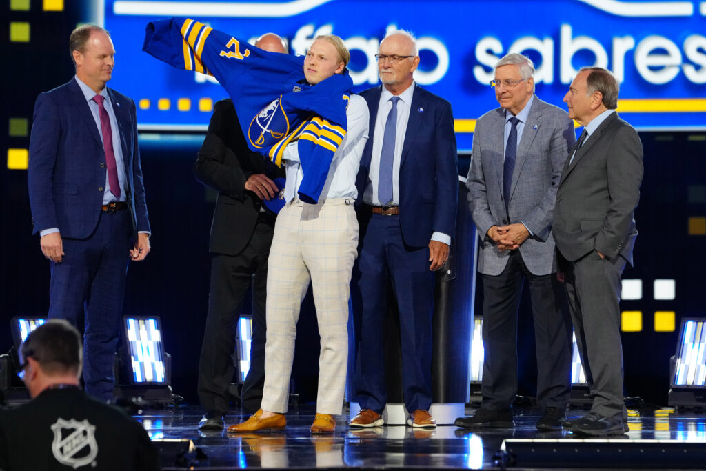 Metro Notes: Helenius, Leonard, Foerster