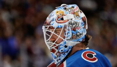 Avalanche’s Scott Wedgewood leaves game with upper-body injury