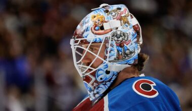 Avalanche’s Scott Wedgewood leaves game with upper-body injury