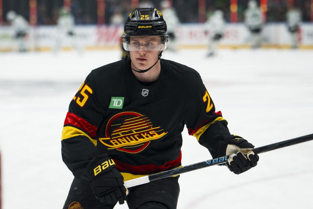 Canucks Reassign Nikita Tolopilo, Elias Pettersson