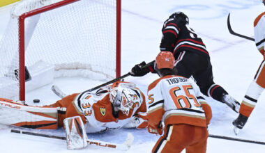 Chicago Blackhawks' 5-game skid ends with comeback vs. Ducks