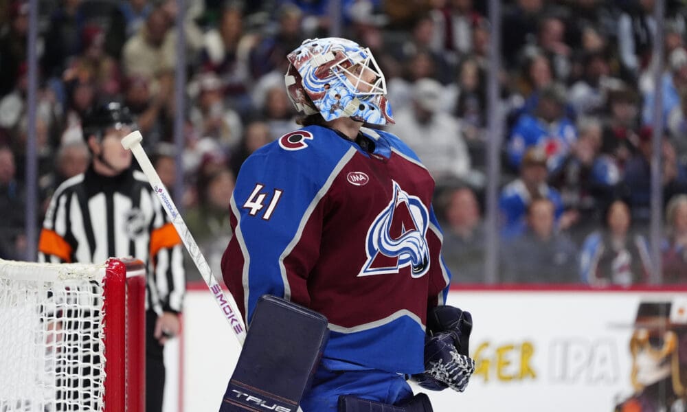 Avalanche's Scott Wedgewood Leaves Game in Second Period