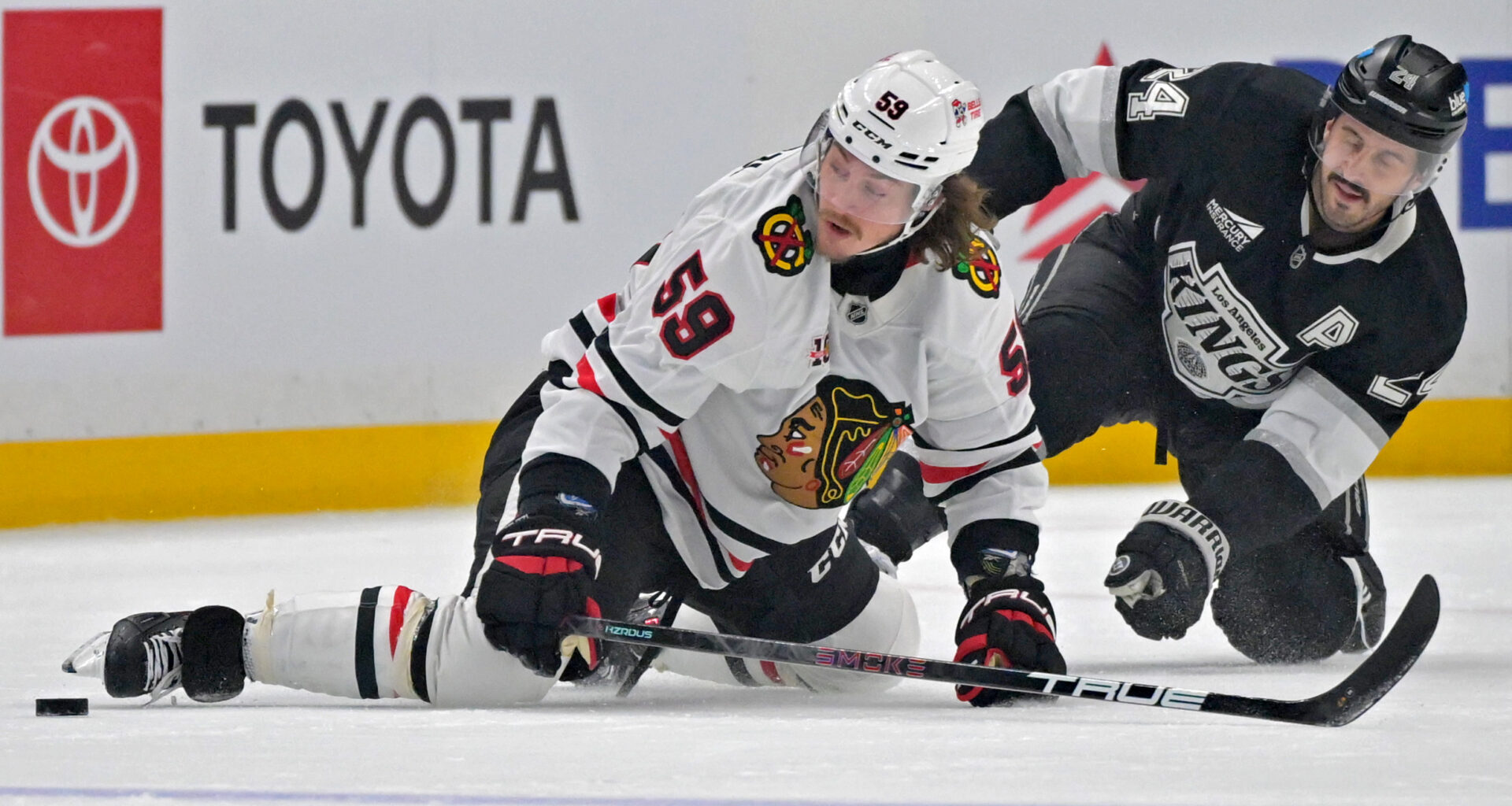 Chicago Blackhawks Hang on, Defeat Los Angeles Kings 2-1
