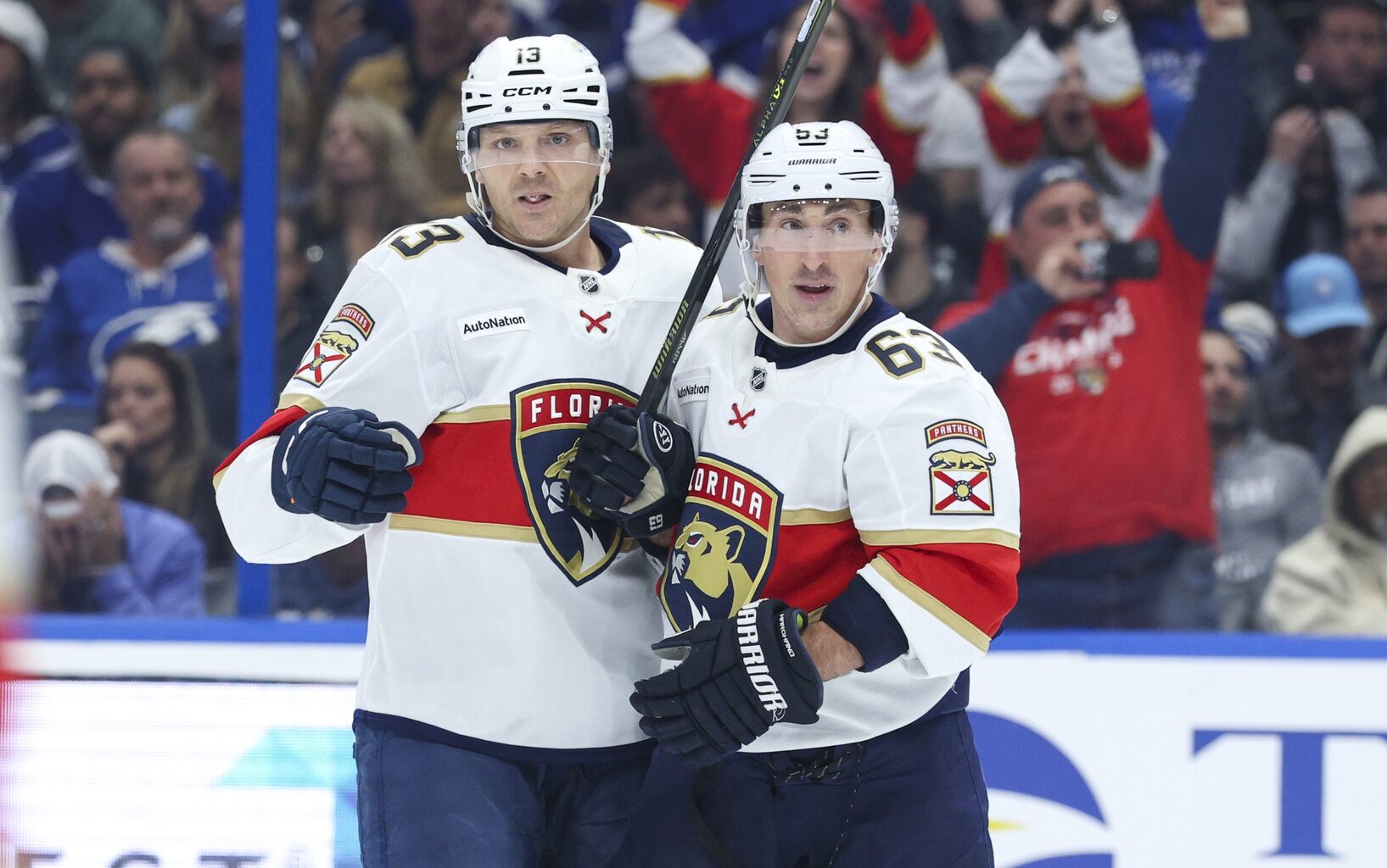 Panthers roll to 5-2 win over Lightning