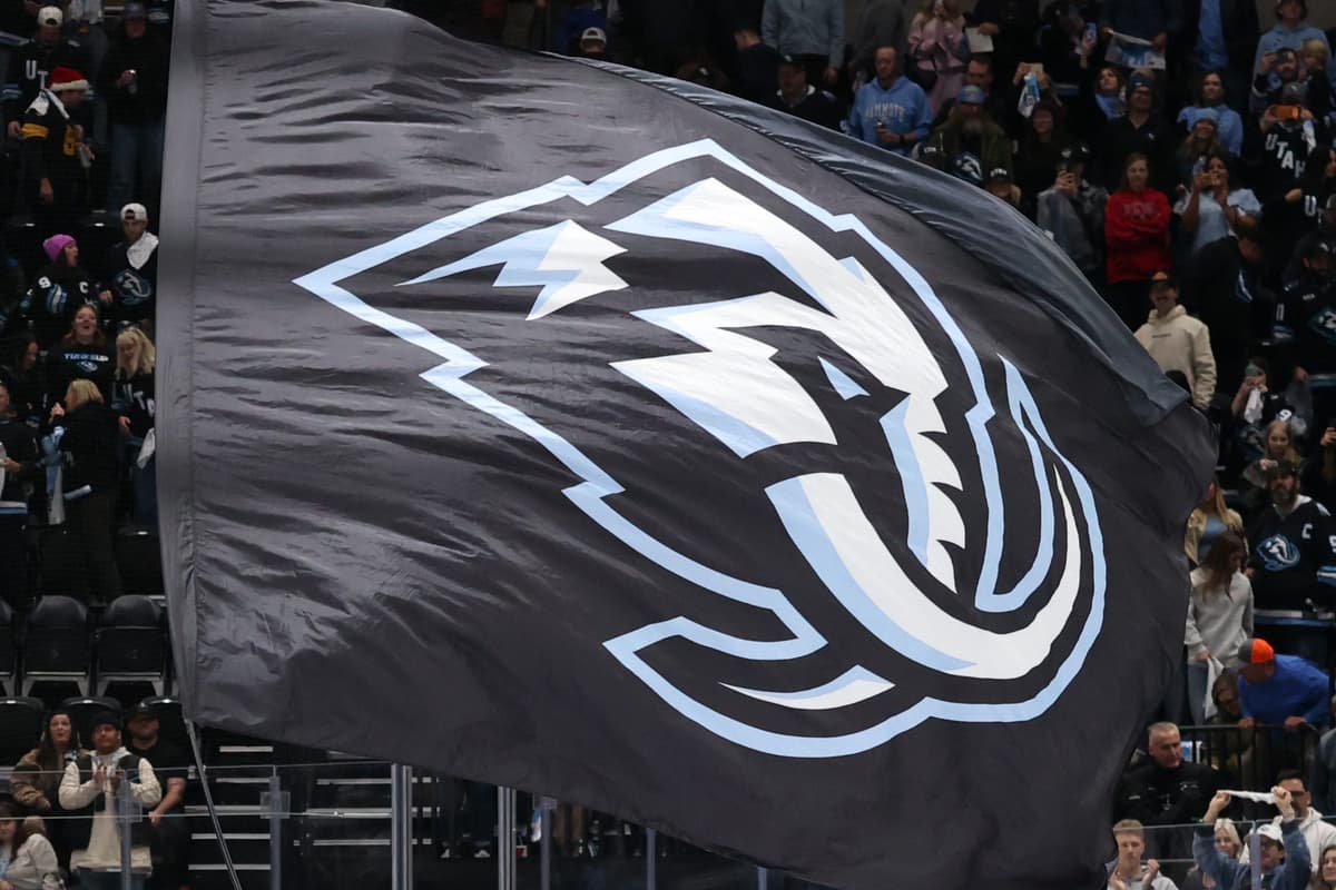 Mammoth sign Colten McIntyre as EBUG with Karel Vejmelka out with upper-body injury