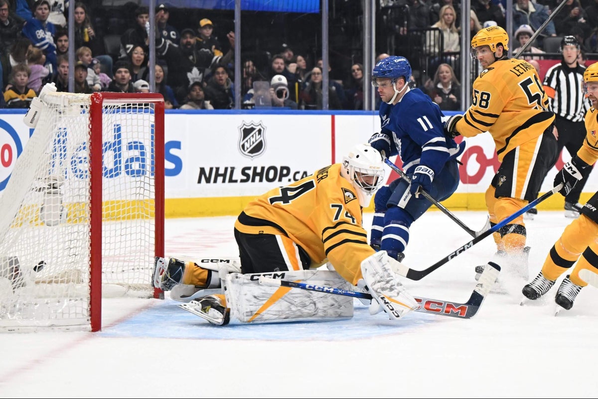 Penguins in the spirit of giving in loss to Maple Leafs: 10 observations