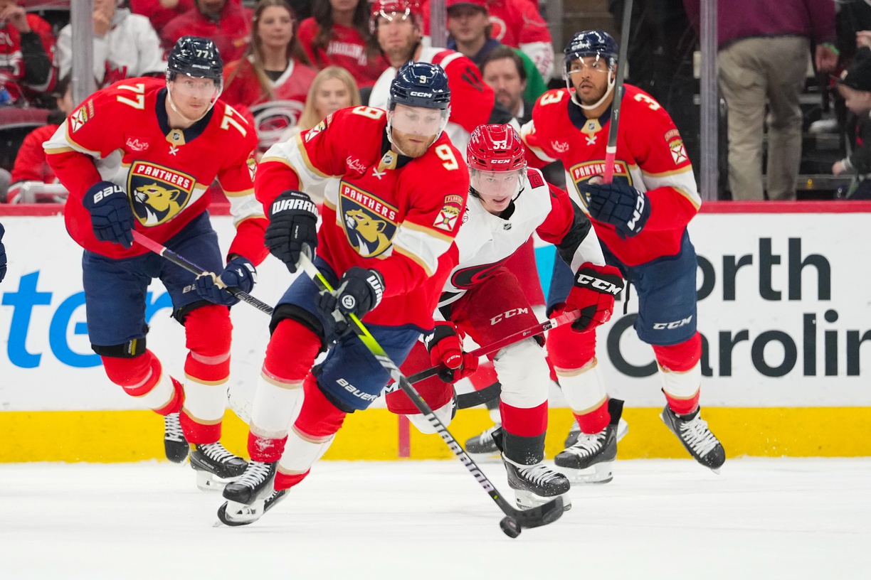 Panthers erupt in third to blow by Hurricanes 5-2