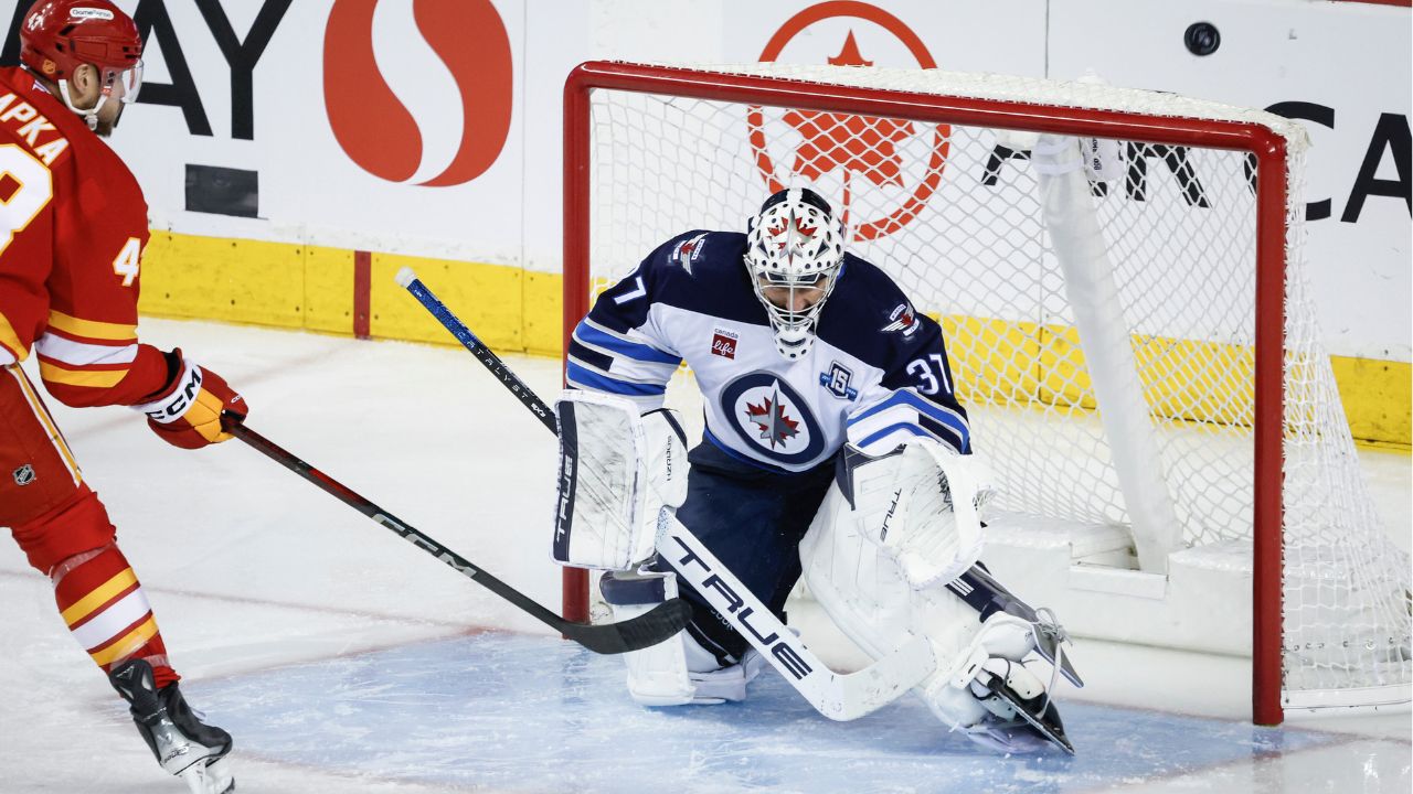 Jets' Connor Hellebuyck nears return following knee surgery