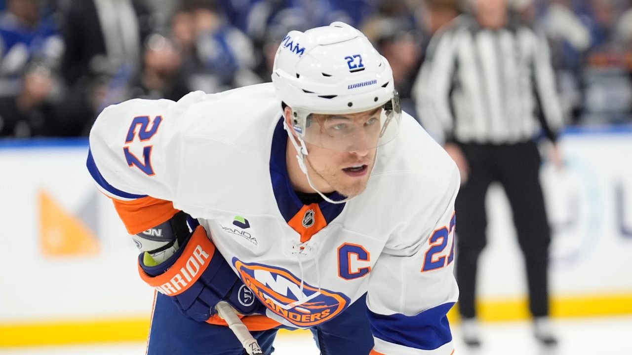 Lee scores early, Rittich makes 26 saves in Islanders win over Rangers