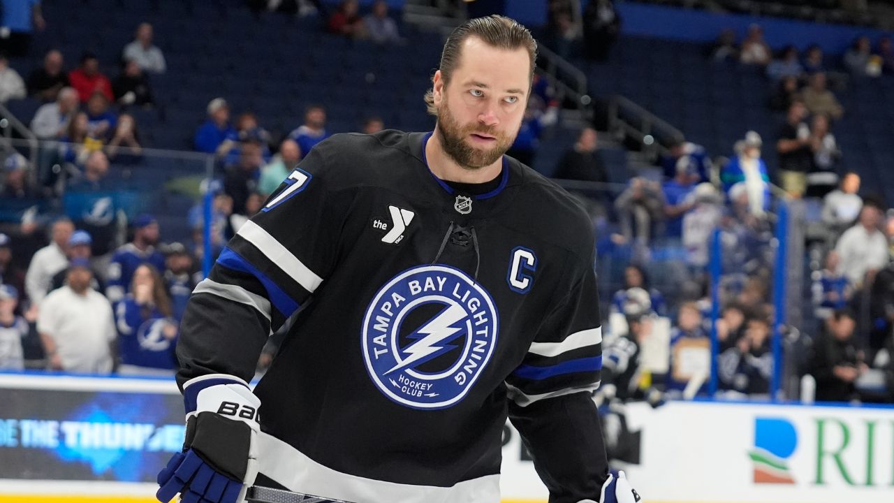 Tampa Bay Lightning's Victor Hedman lands back on injured reserve