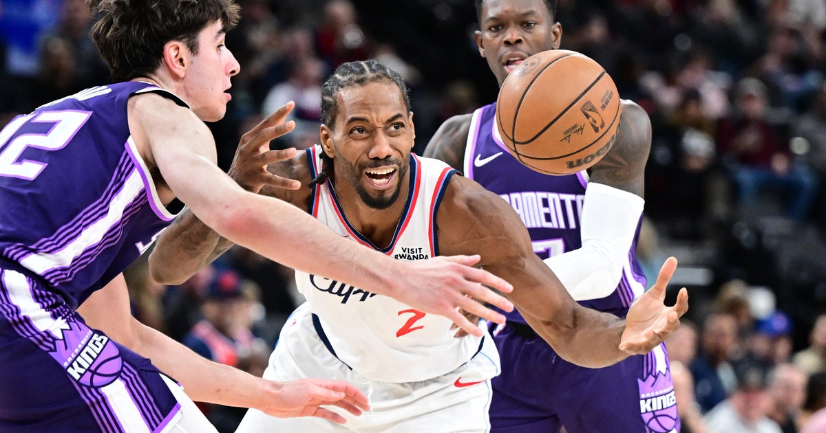 Leonard scores 33 as Clippers extend win streak to 5 with 131-90 rout of Kings
