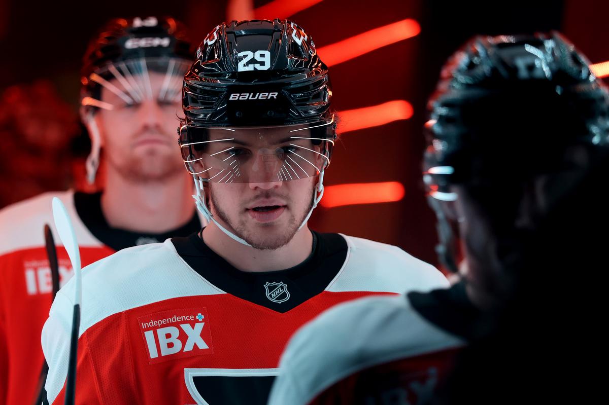 Fourth Line Powers Flyers to Win Over Canucks