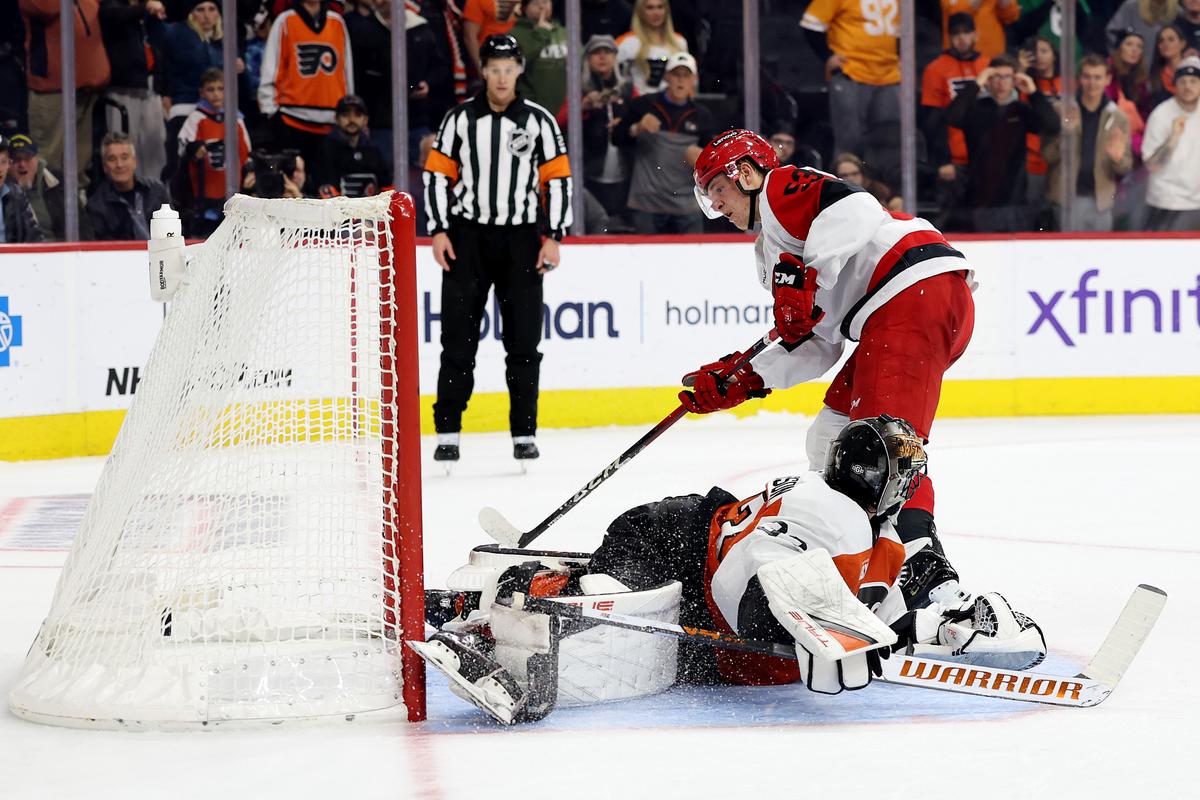 Flyers Shootout Success Ends in Loss to Hurricanes