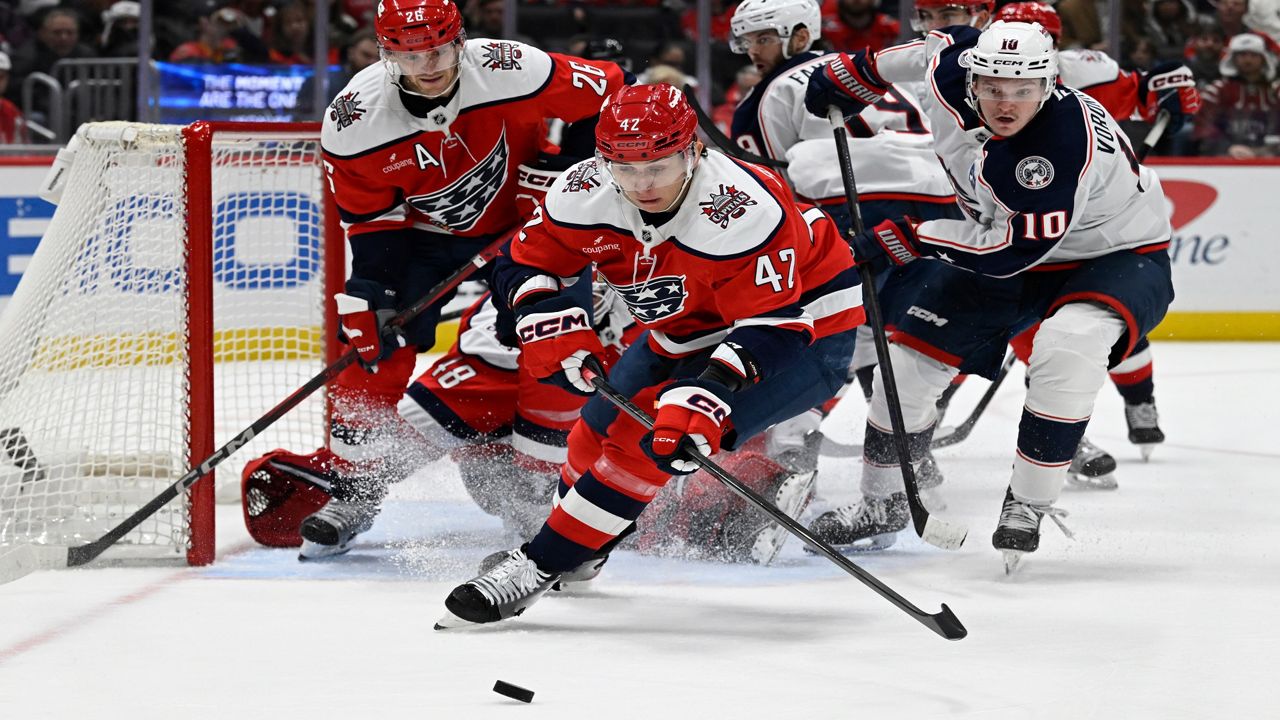 Thompson earns his 100th win as Capitals down Blue Jackets 2-0