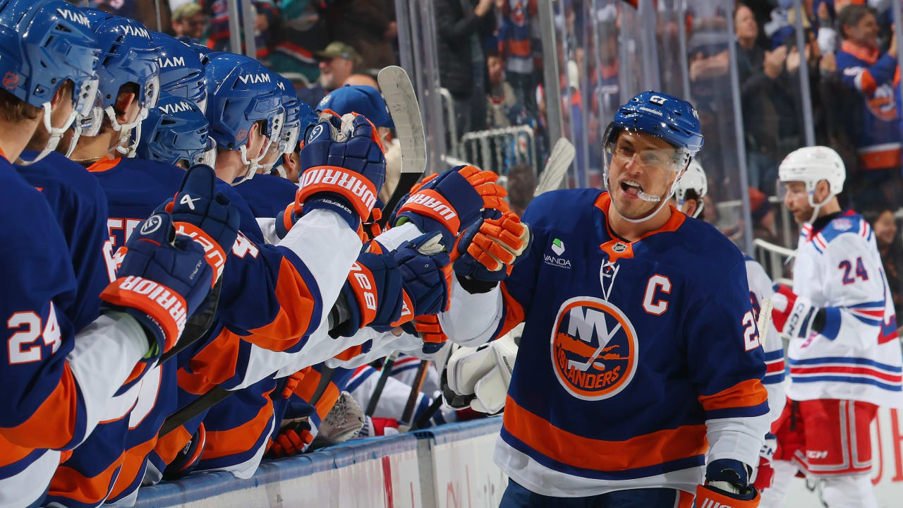 Lee kicks off scoring | NHL.com