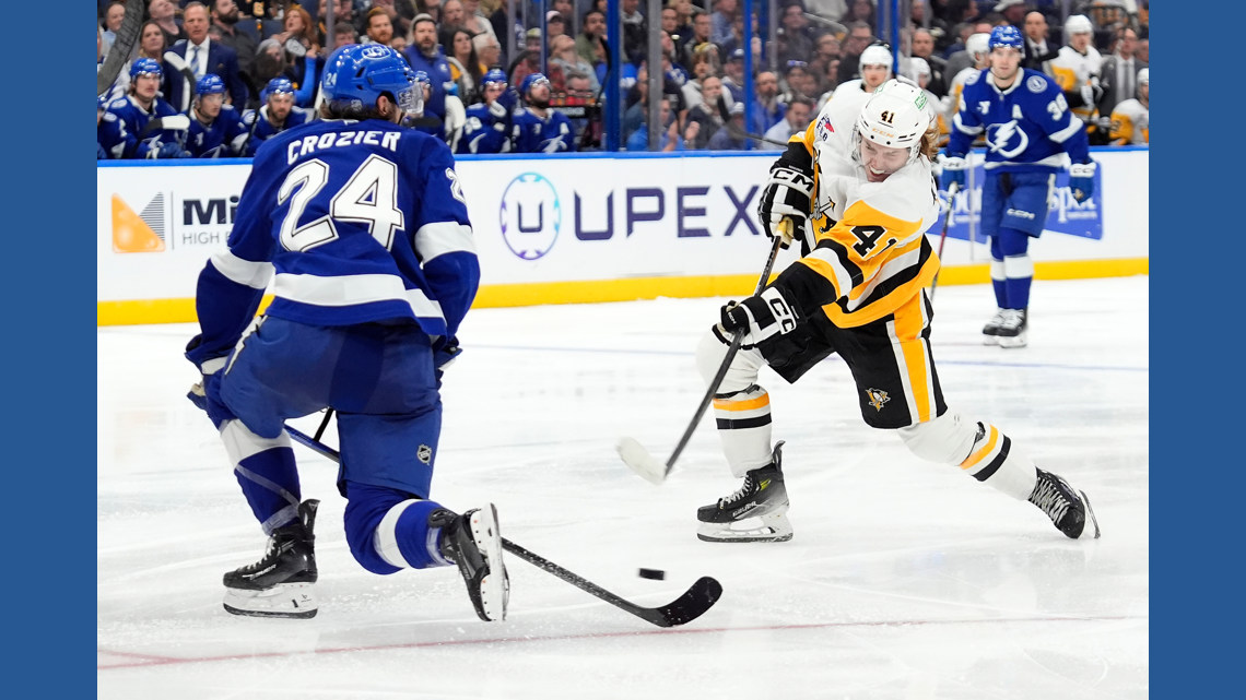 Malkin scores twice as Penguins edge Lightning 4-3