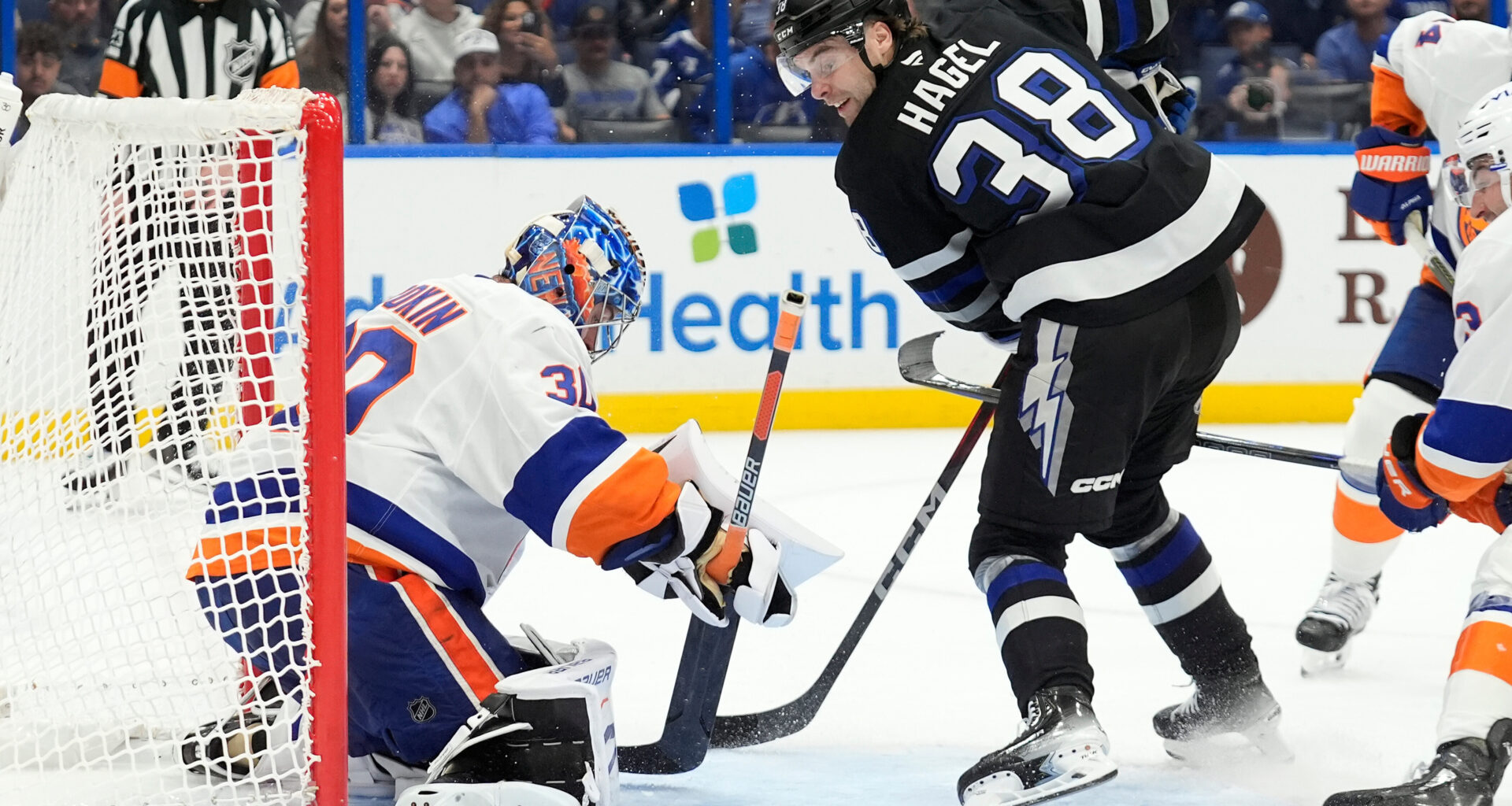 Sorokin stops 32 shots as Islanders shutout Lightning 2-0
