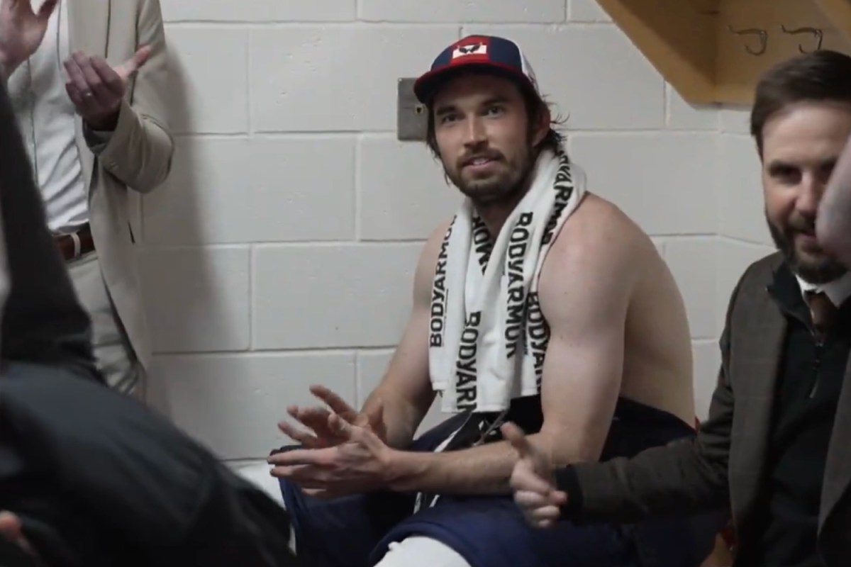 Charlie Lindgren receives shoutout from Spencer Carbery after recording second career assist in win over Sharks: ‘You picked up an apple!’