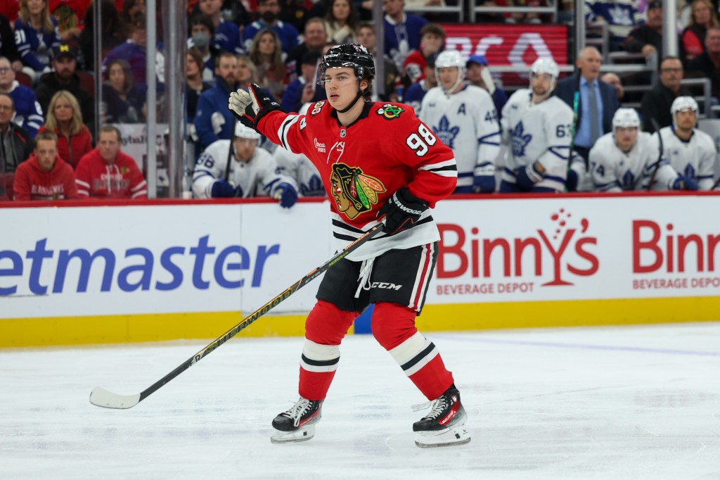 Chicago Blackhawks center injured in loss