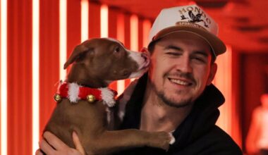 Flyers players bring puppies to arena for pregame arrivals