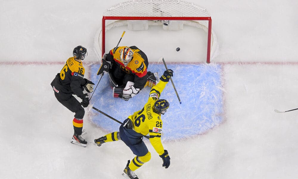 World Juniors Day 4: Berglund, Martone Score Twice in Flyers Prospects' Strong Showing