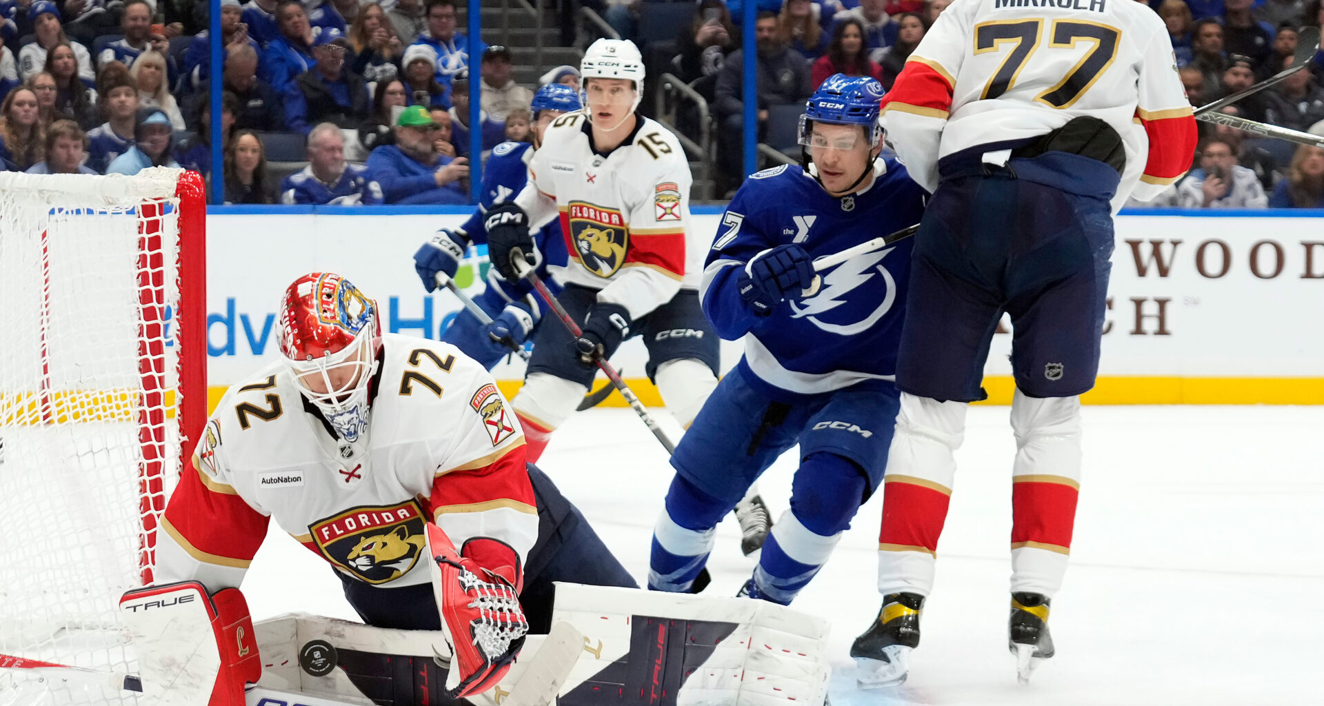 Sam Reinhart scores twice to lead Panthers over Lightning 5-2