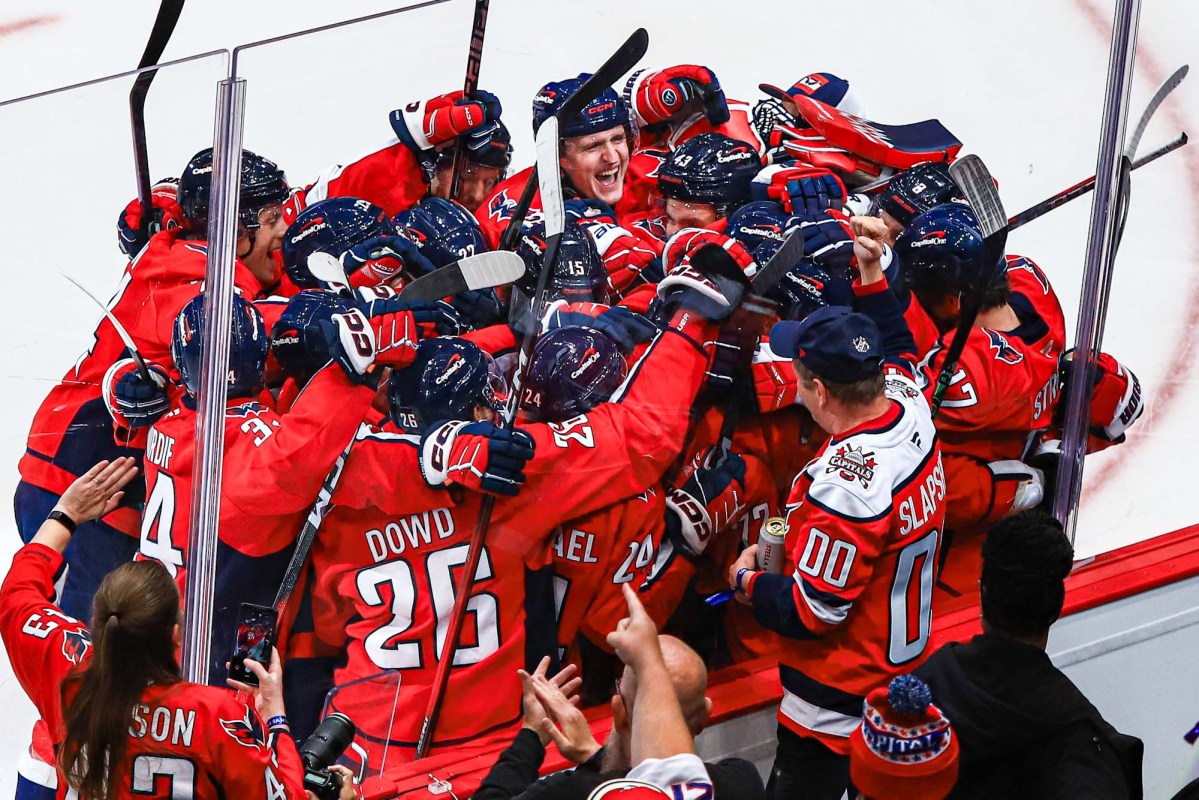 Capitals climb to first place in Eastern Conference standings after blowout win over Sharks