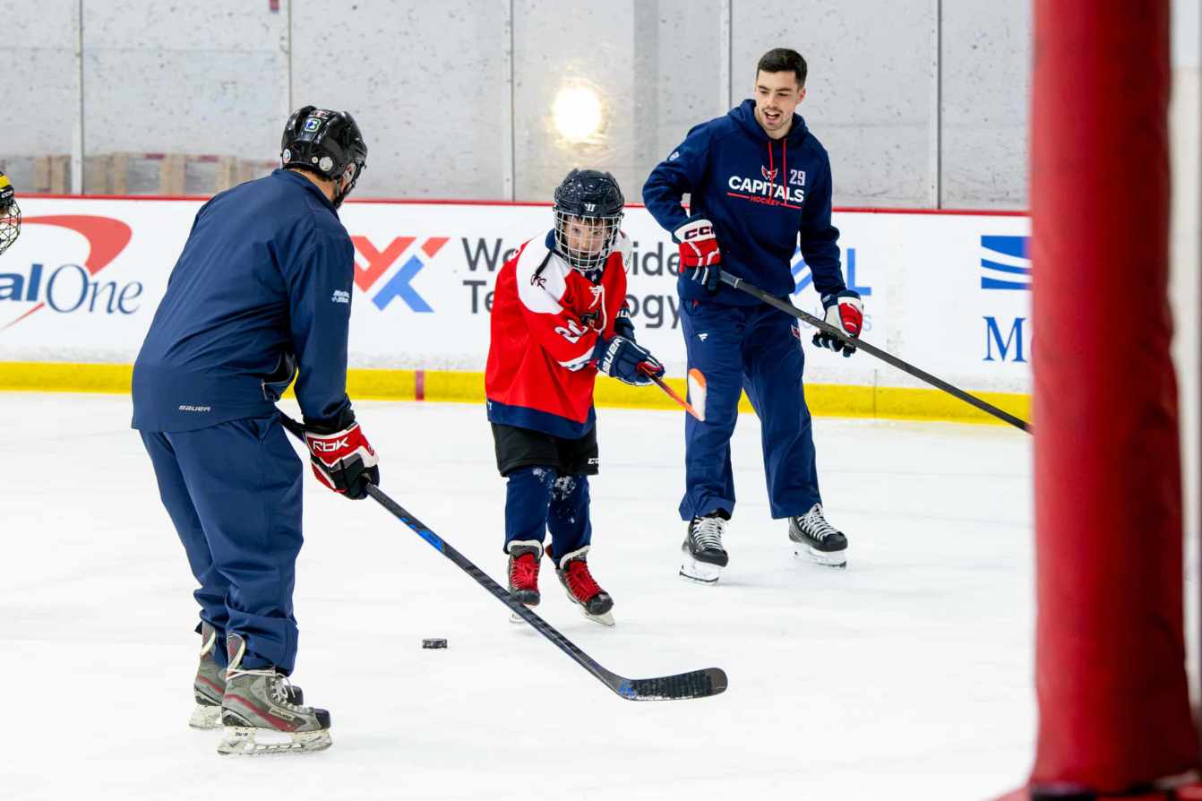 Hendrix Lapierre and participants at the American Special Hockey Association clinic