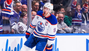 McDavid’s 2 goals, assist help Oilers surge past Maple Leafs in Jarry debut