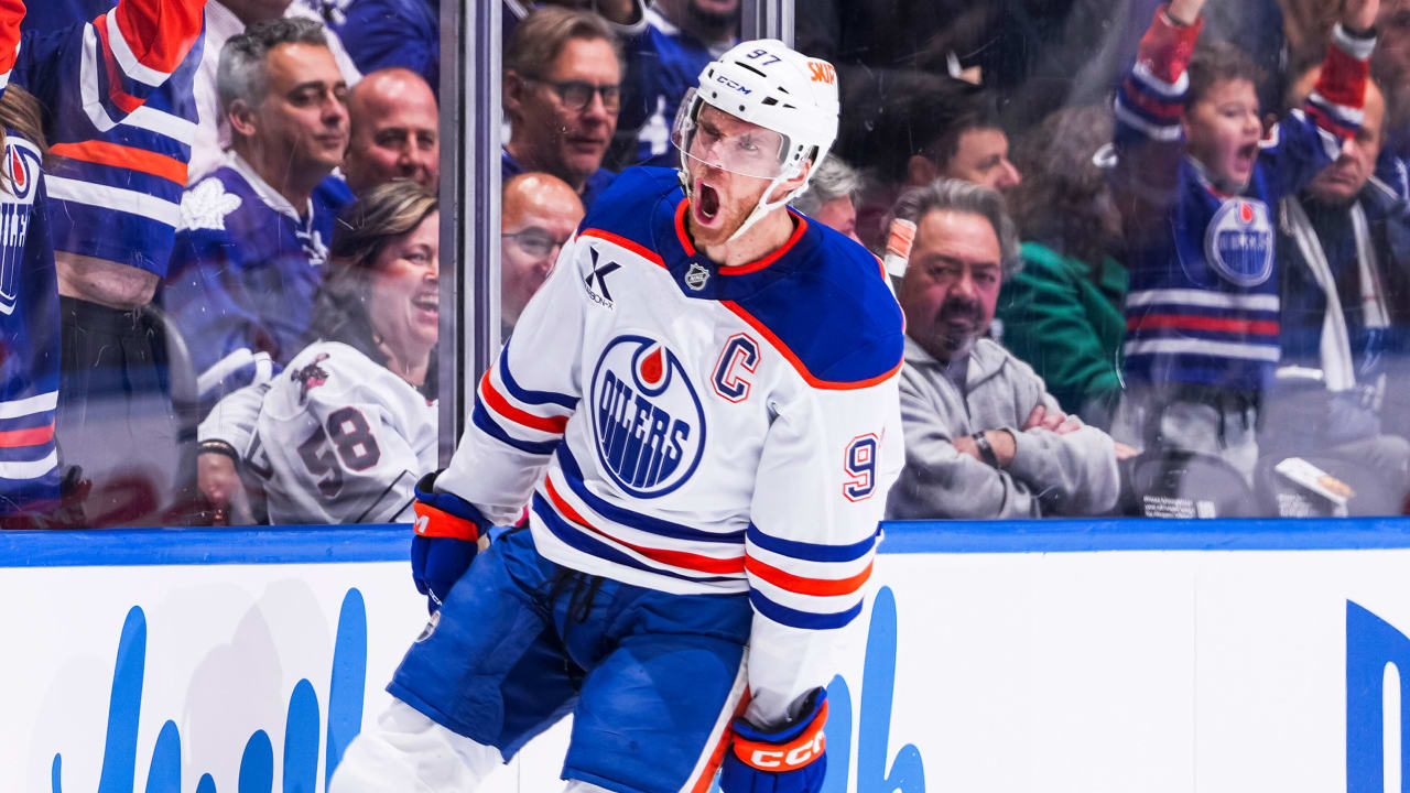 McDavid’s 2 goals, assist help Oilers surge past Maple Leafs in Jarry debut