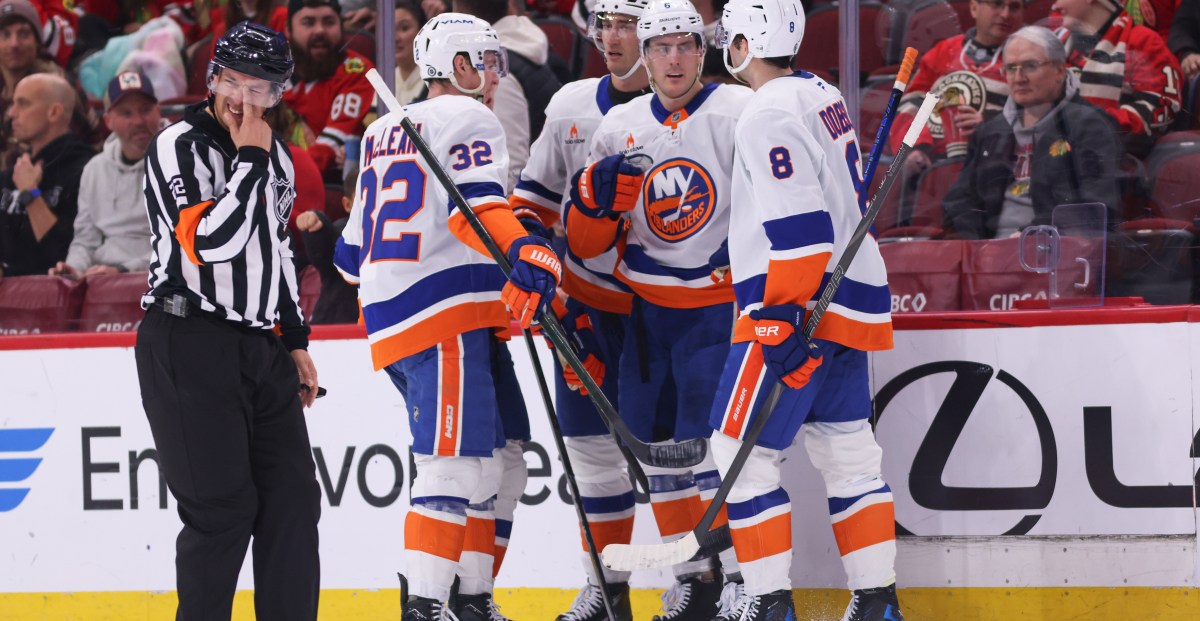 Islanders Gameday News: Blackhawk town