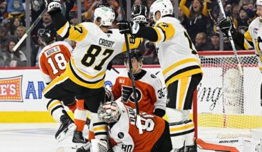 Sidney Crosby nears Mario Lemieux's Penguins points record with 2 goals against Flyers
