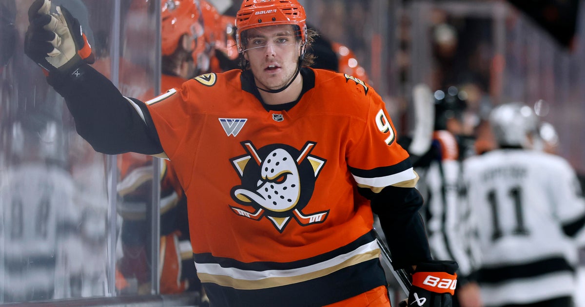 Carlsson scores late in regulation, Ducks rally for 5-4 shootout win over Kings