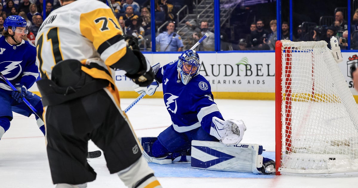 Malkin breaks late tie with 2nd goal of game, Penguins beat Lightning 4-3