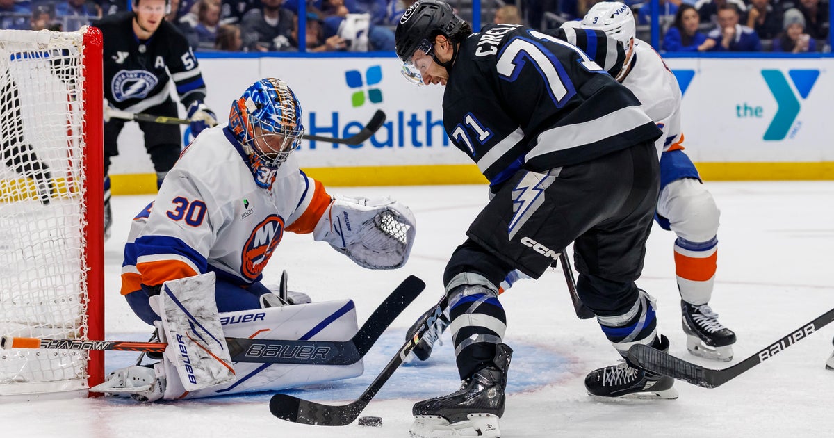 Sorokin stops 32 shots as Islanders shutout Lightning 2-0