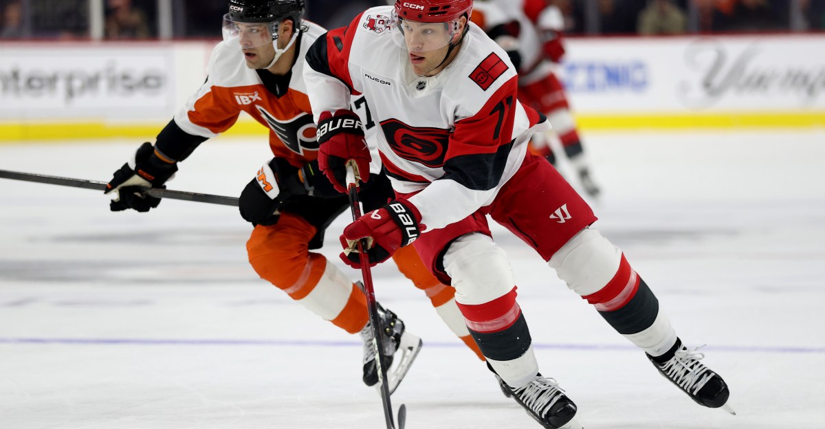 Hurricanes defeat Flyers, 4-3, in shootout