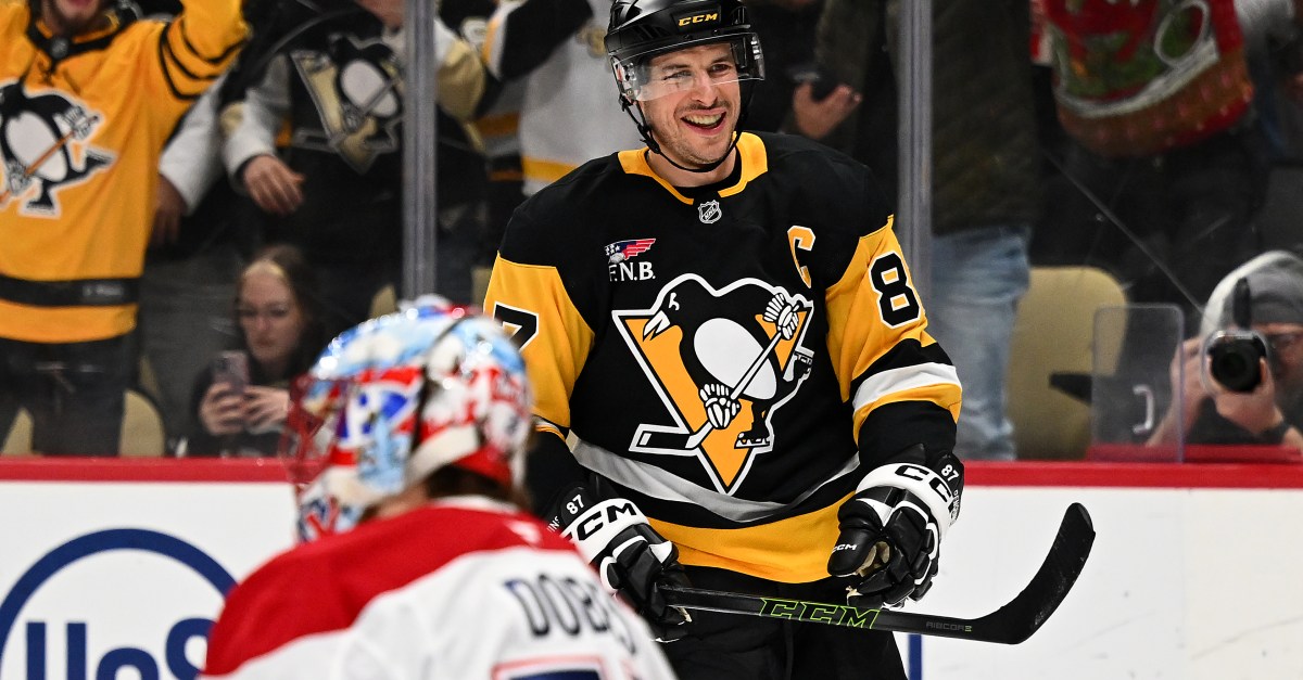 Sidney Crosby passes Mario Lemieux, sets new Penguins all-time scoring record