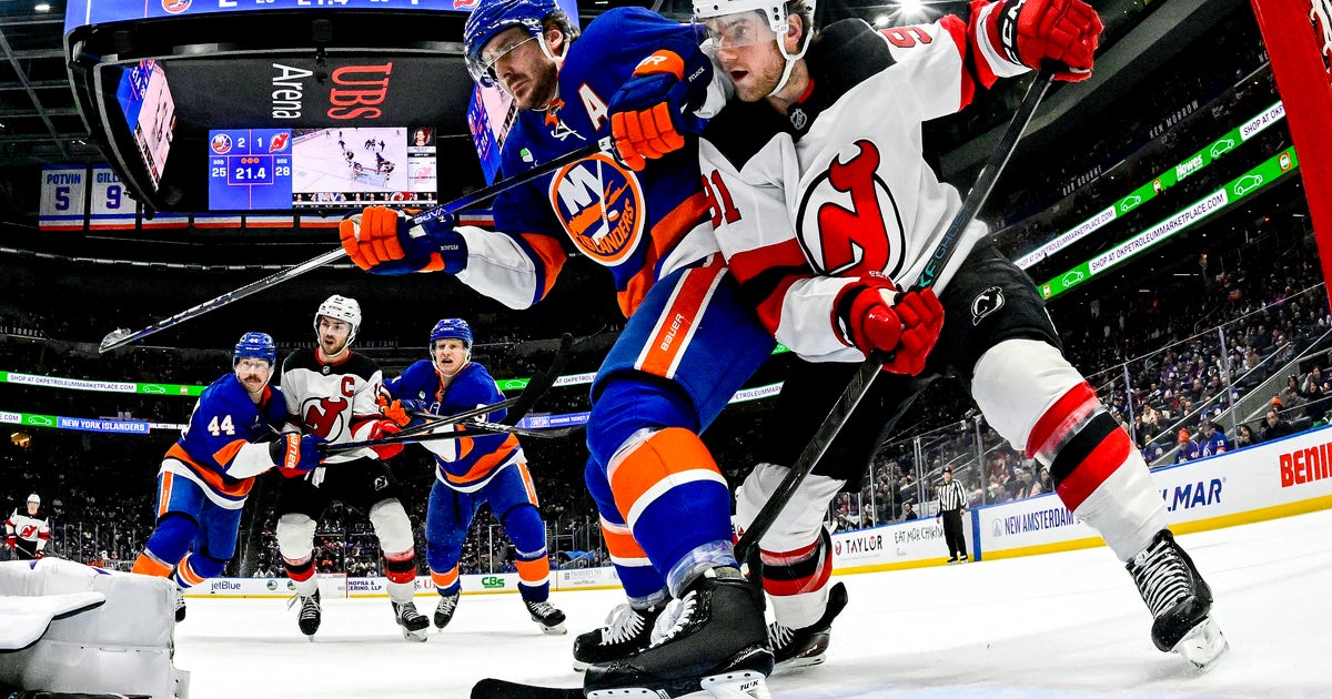 Adam Pelech scores late in 3rd period, Islanders beat Devils 2-1